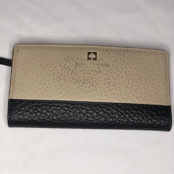 Kate Spade Wallet - Picture 1 of 3